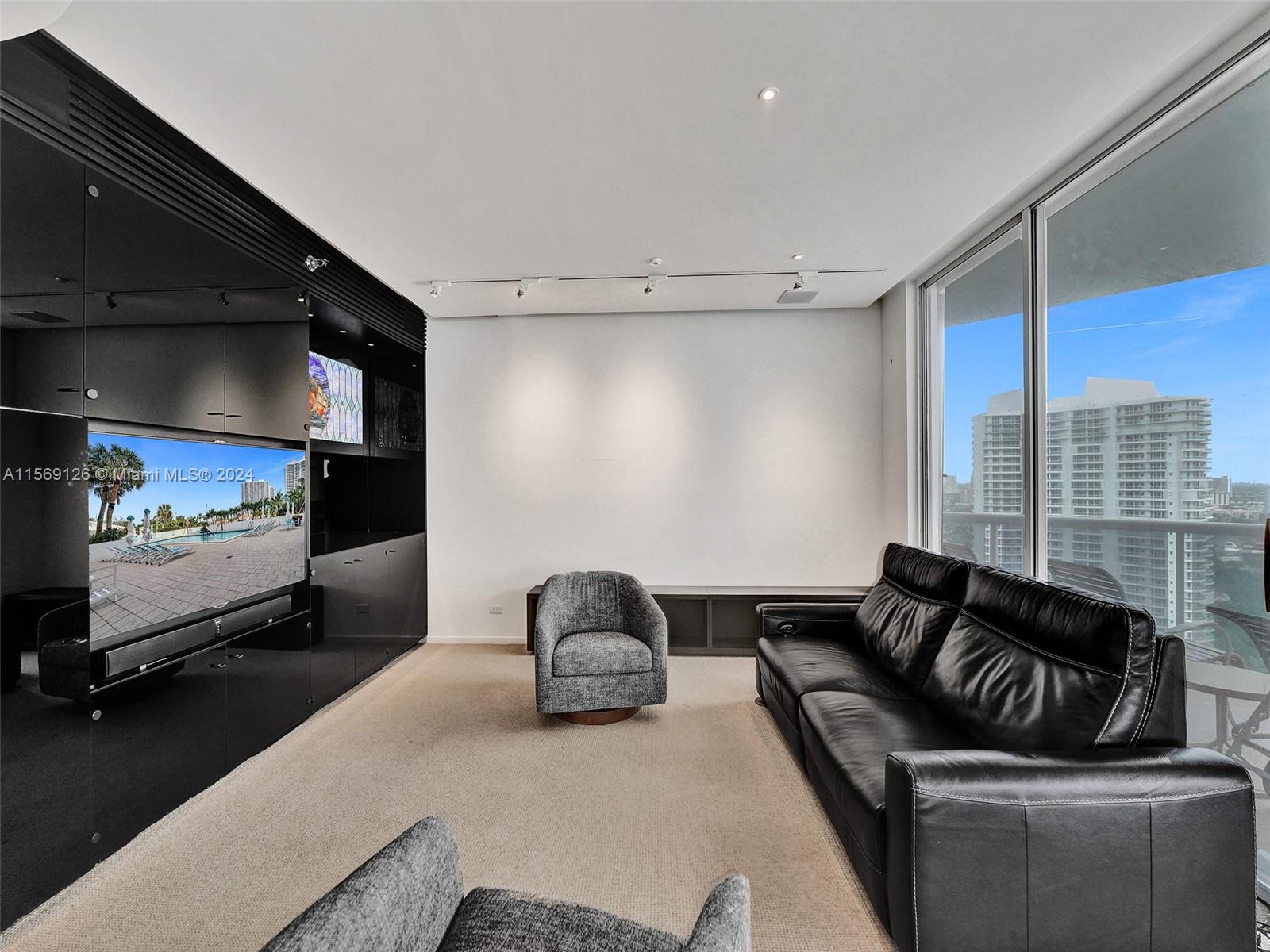 Den/Third bedroom