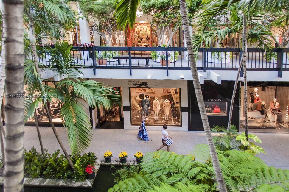 10 minute drive to Bal Harbour Shops