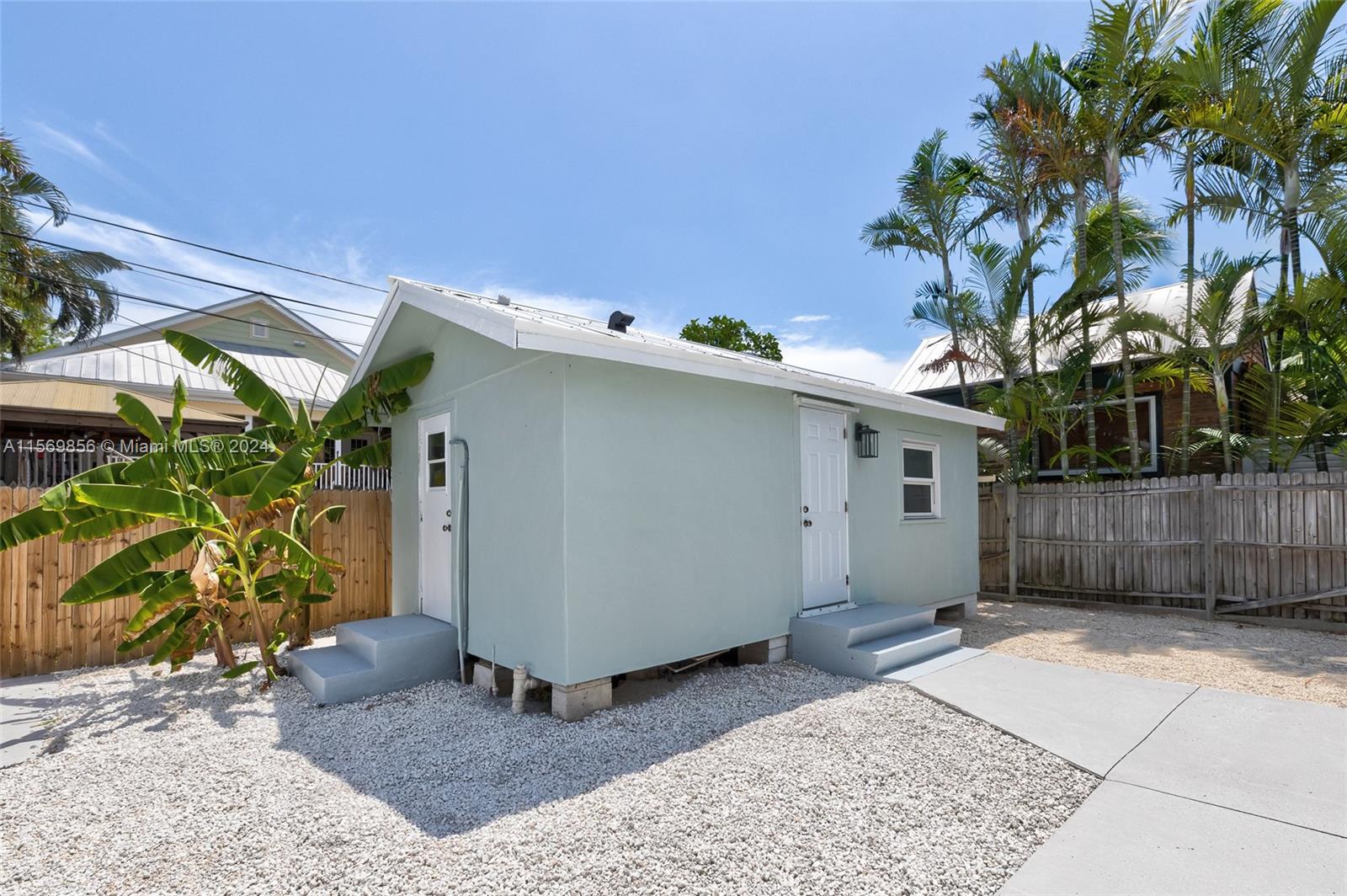 Separate Guest House. The Ideal Spot to write your Key West Novel!!