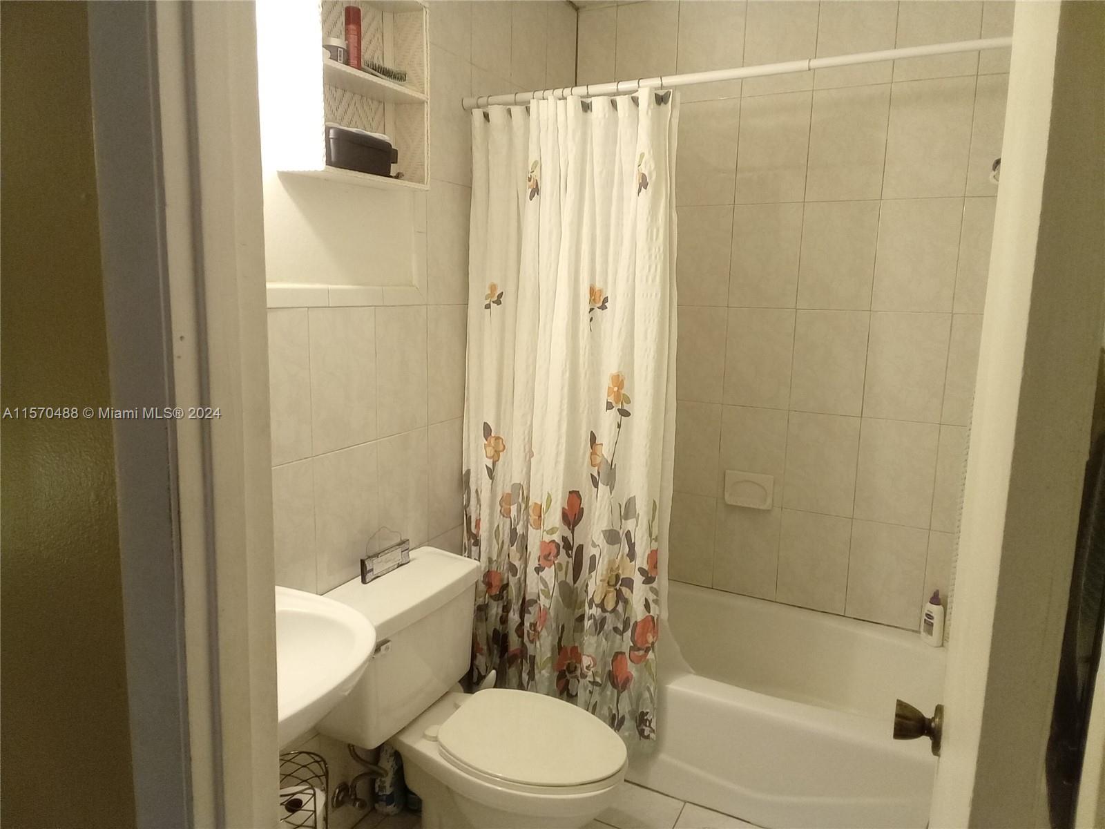 FULL BATHROOM #2 2ND FLOOR