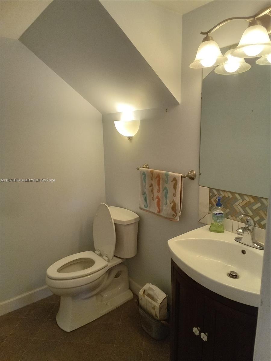 1ST FLOOR HALF BATH