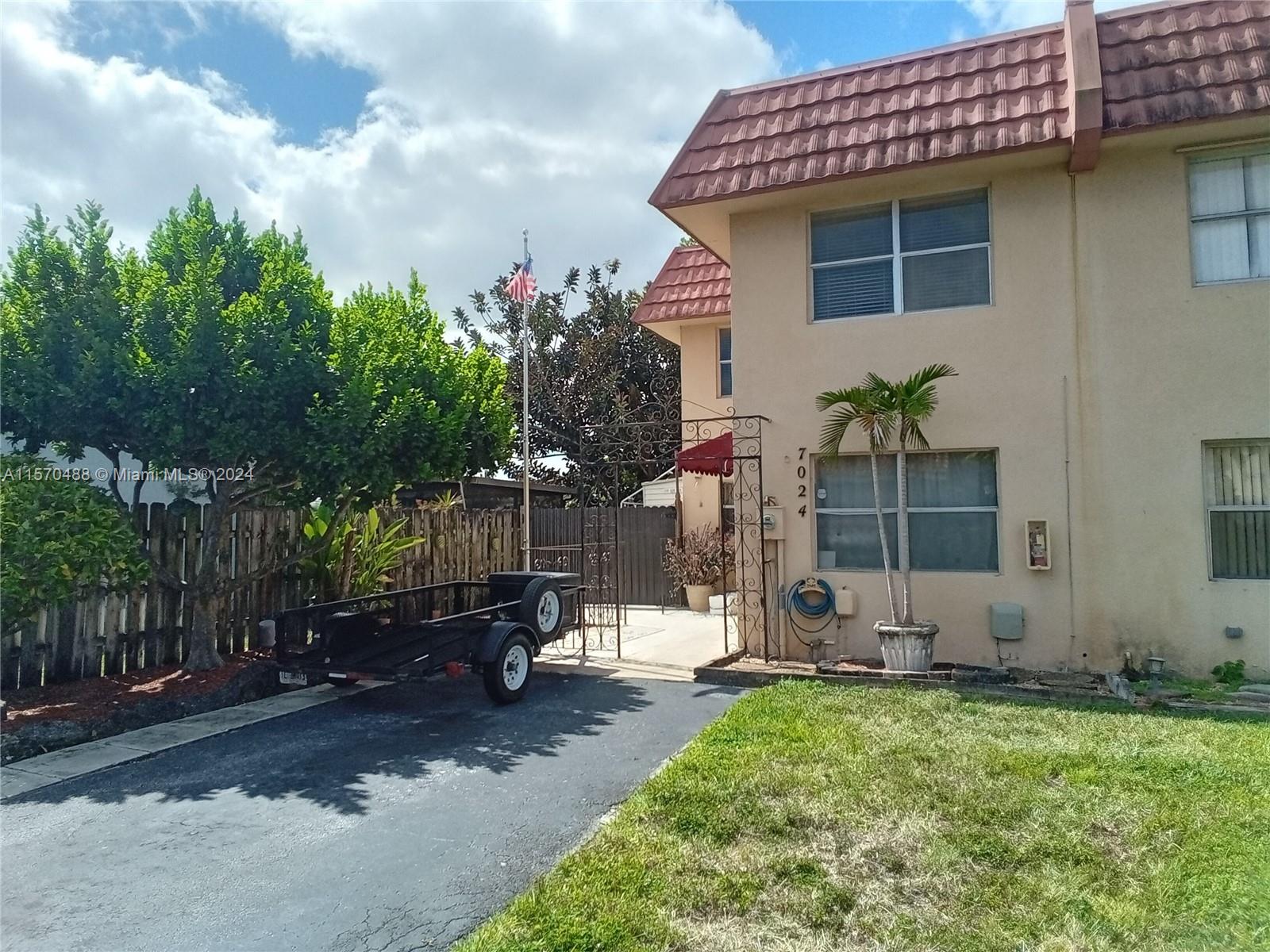 FRONT VIEW OF UNIT