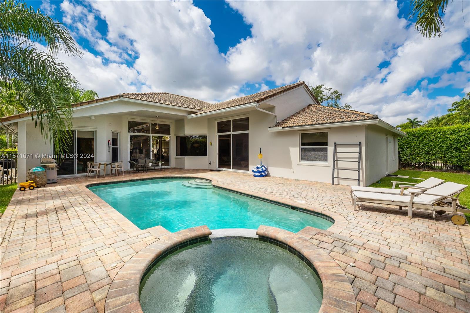 Pool & spa heated