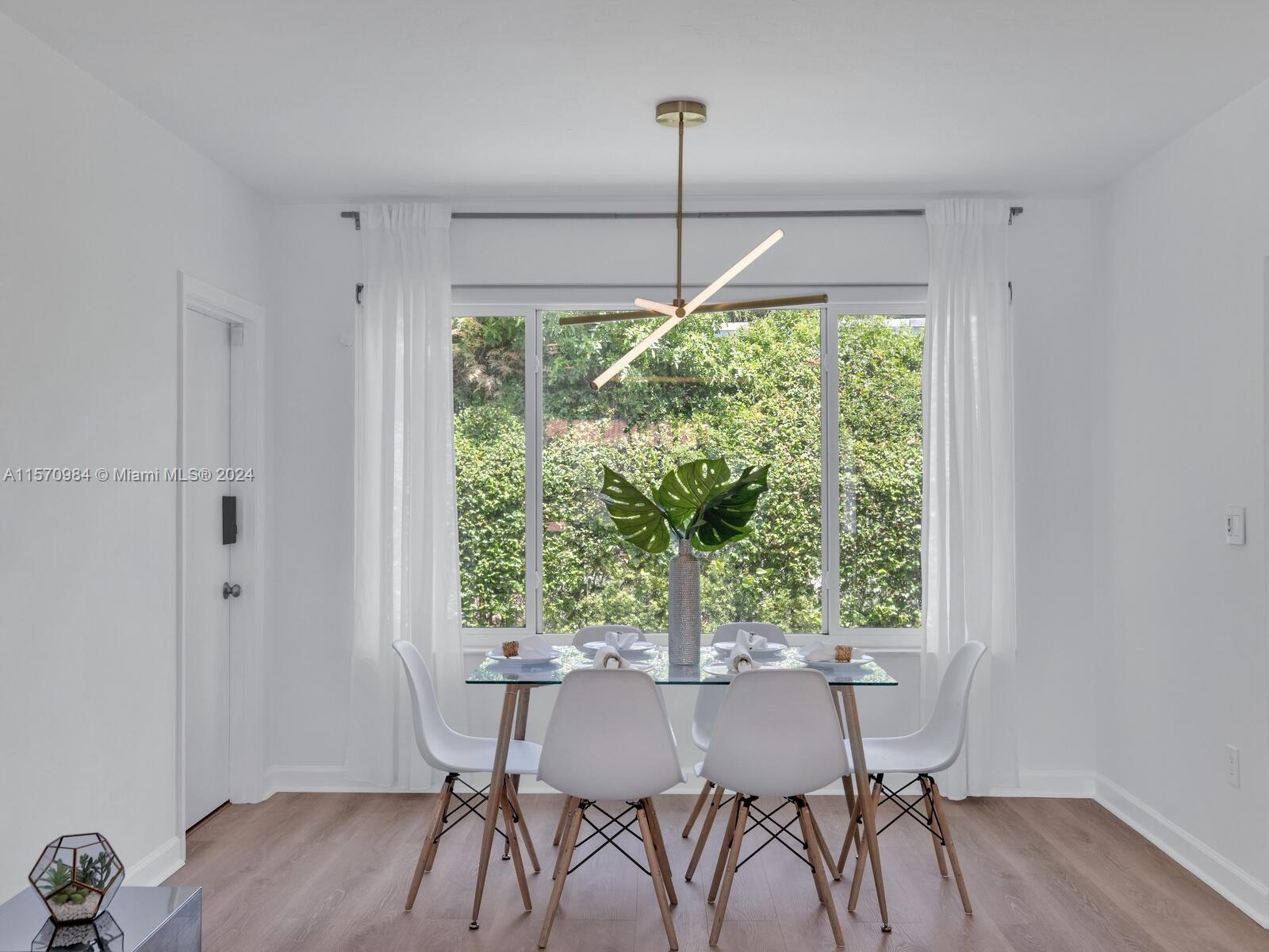 Beautiful Dining with Garden View