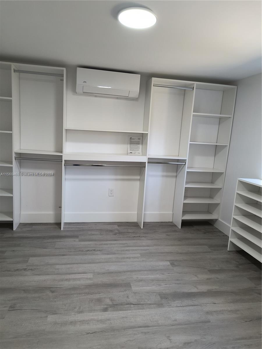 MASTER BEDROOM CLOSET