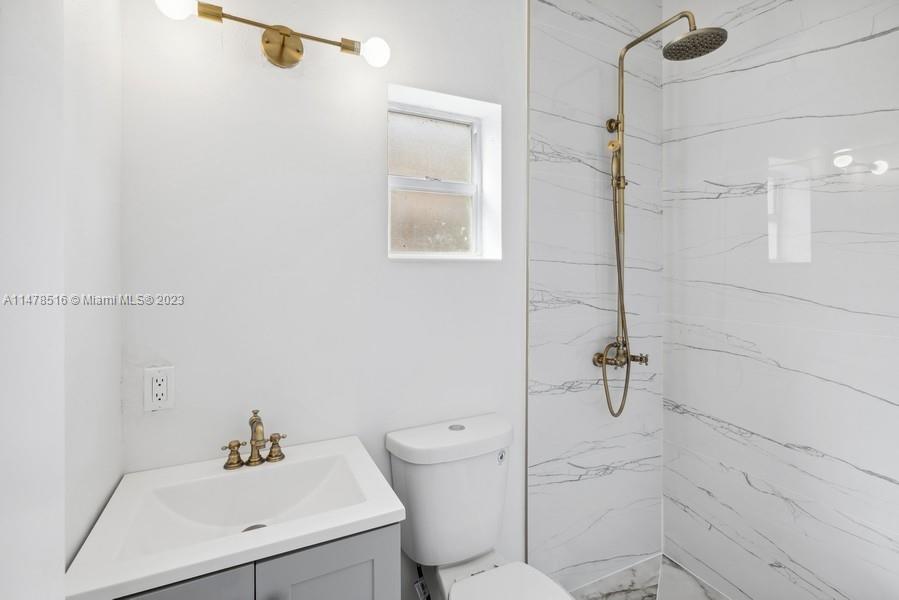 One bedroom apartment on the side.