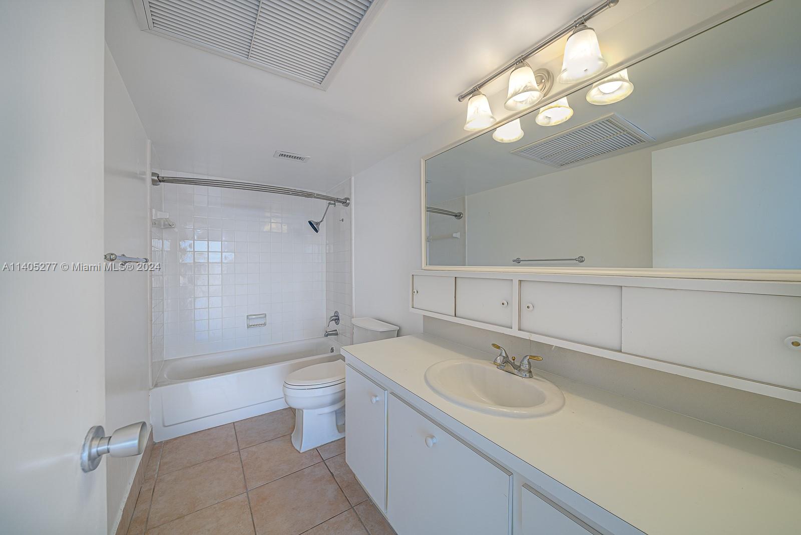Master Bedroom Bathroom