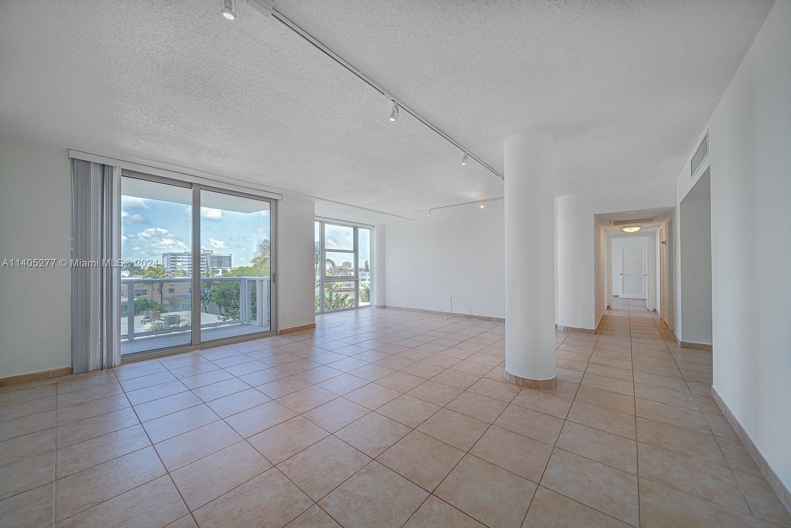 Living/dining area
