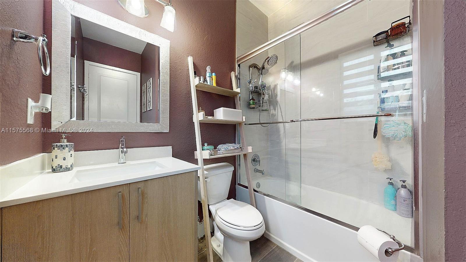 Junior Bedroom En-Suite
