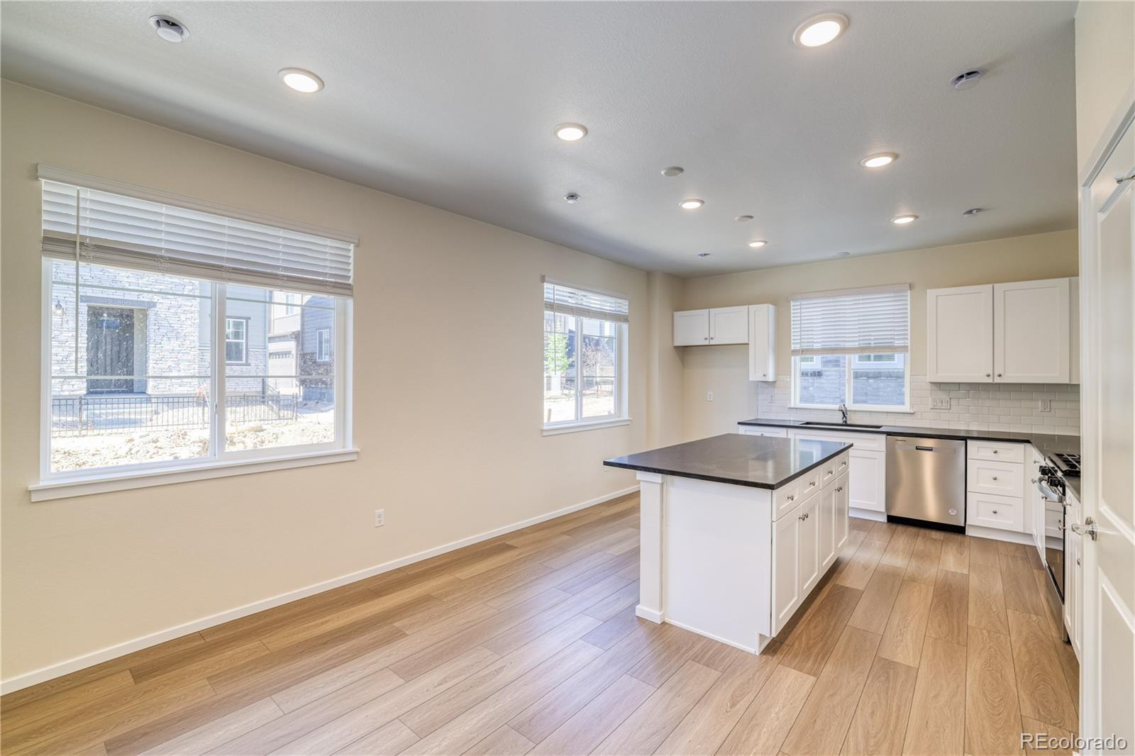 23851 40th Avenue, Aurora, CO 80019, 3 Bedrooms Bedrooms, ,3 BathroomsBathrooms,Residential,For Sale,40th,REC8904393