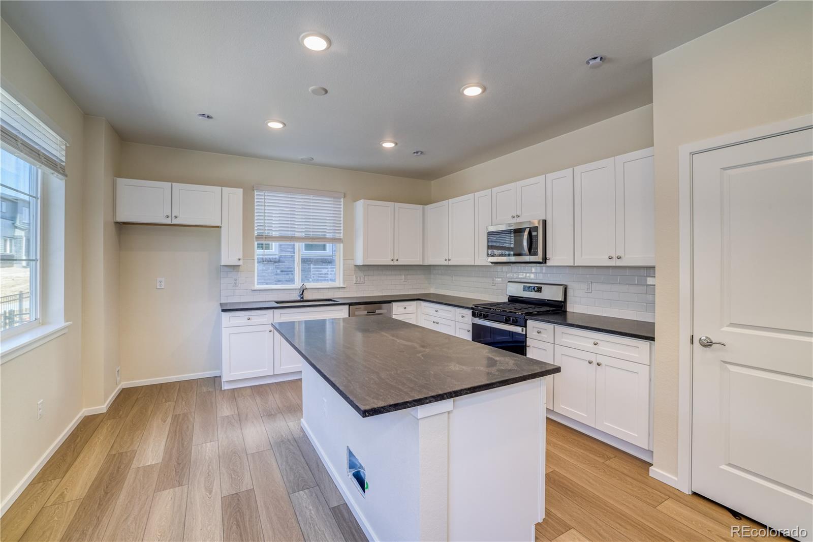23851 40th Avenue, Aurora, CO 80019, 3 Bedrooms Bedrooms, ,3 BathroomsBathrooms,Residential,For Sale,40th,REC8904393