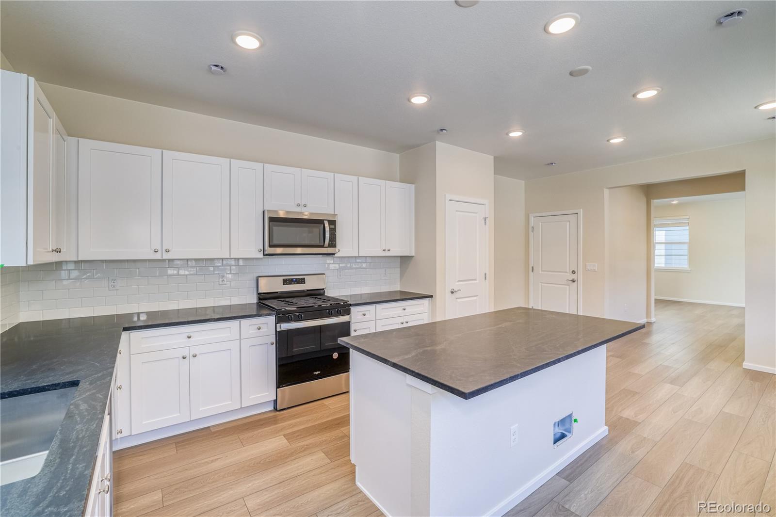 23851 40th Avenue, Aurora, CO 80019, 3 Bedrooms Bedrooms, ,3 BathroomsBathrooms,Residential,For Sale,40th,REC8904393