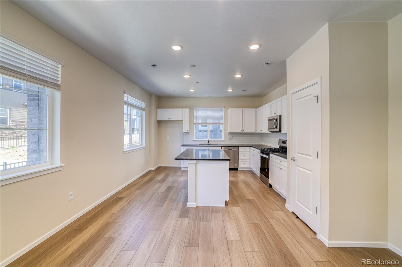 23851 40th Avenue, Aurora, CO 80019, 3 Bedrooms Bedrooms, ,3 BathroomsBathrooms,Residential,For Sale,40th,REC8904393