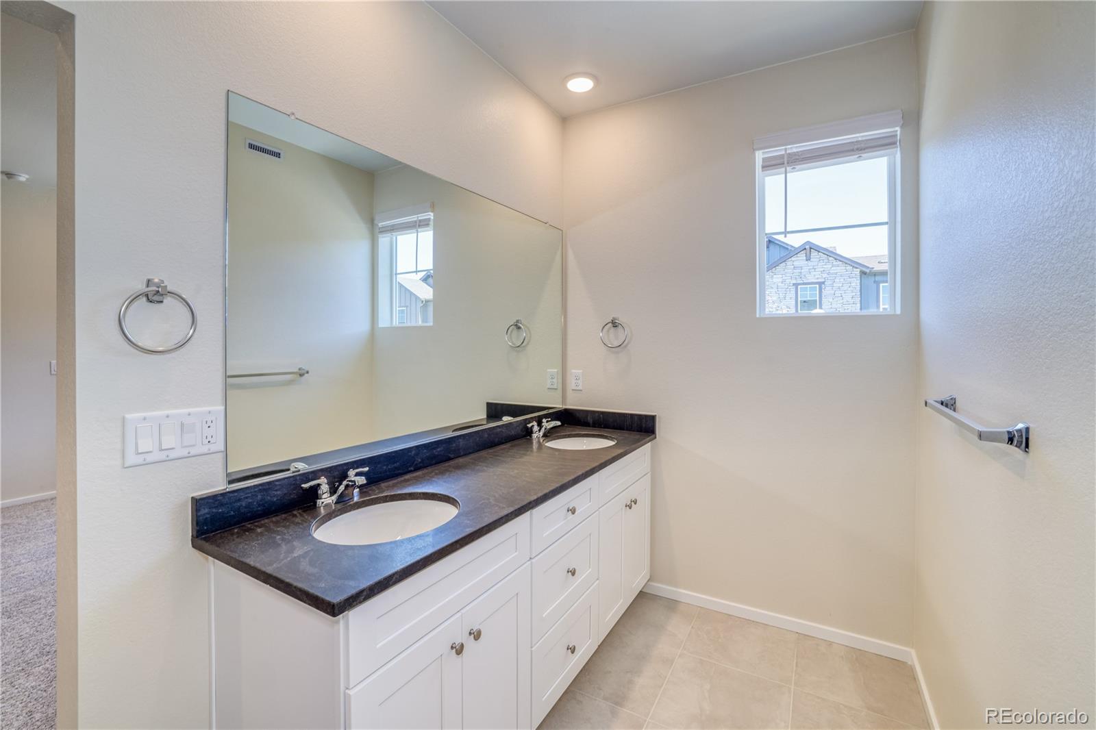 23851 40th Avenue, Aurora, CO 80019, 3 Bedrooms Bedrooms, ,3 BathroomsBathrooms,Residential,For Sale,40th,REC8904393