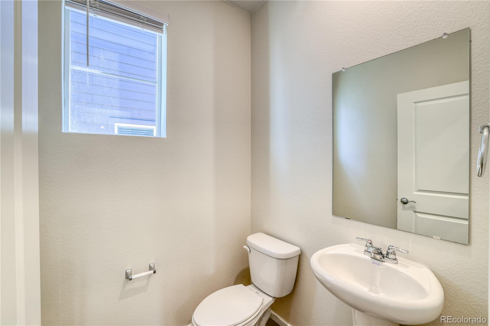 23851 40th Avenue, Aurora, CO 80019, 3 Bedrooms Bedrooms, ,3 BathroomsBathrooms,Residential,For Sale,40th,REC8904393