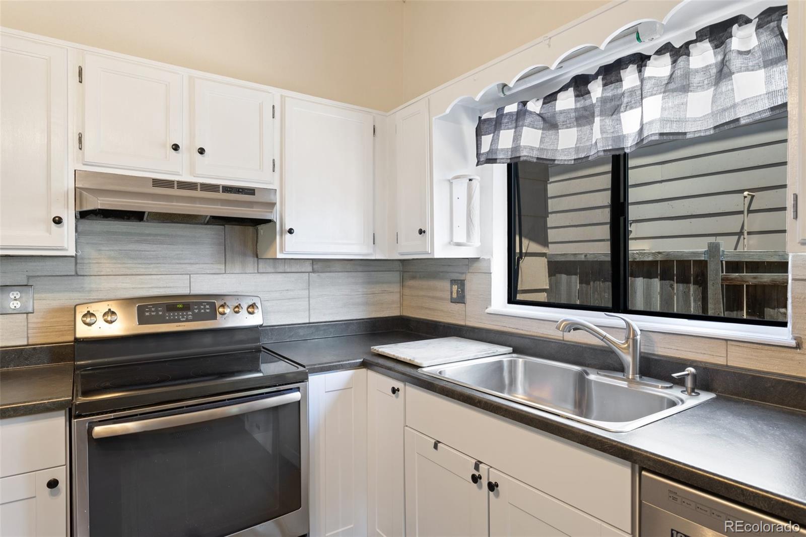 4215 Dawnlite Drive, Colorado Springs, CO 80916, 3 Bedrooms Bedrooms, ,2 BathroomsBathrooms,Residential,For Sale,Dawnlite,REC3264294