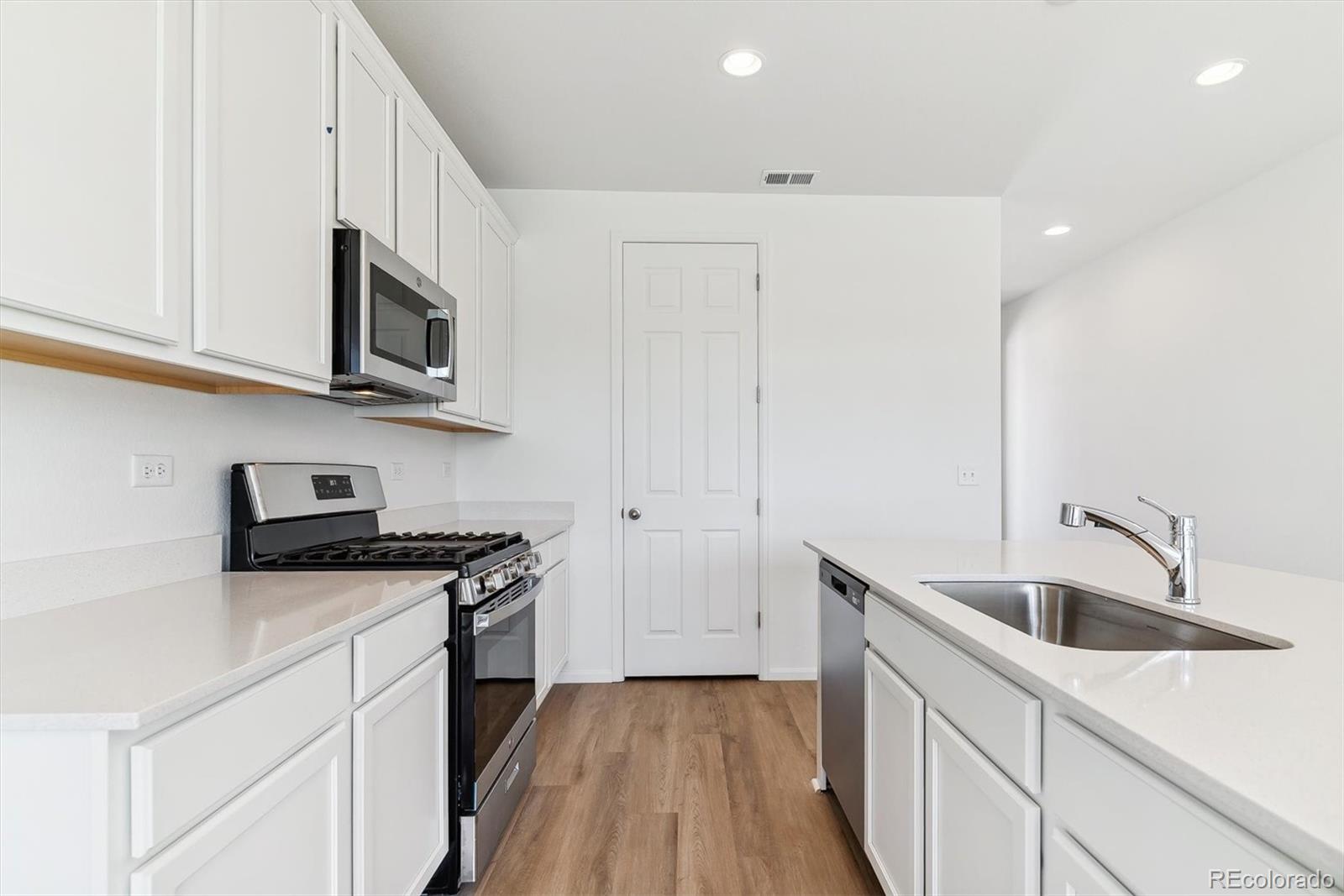 6603 Malta Street, Aurora, CO 80019, 3 Bedrooms Bedrooms, ,3 BathroomsBathrooms,Residential,For Sale,Malta,REC2140094