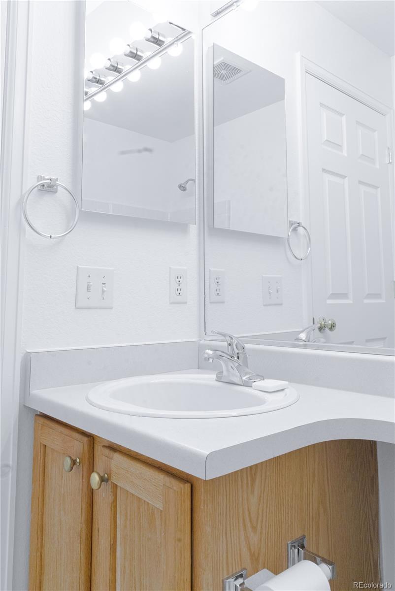 19877 40th Avenue, Denver, CO 80249, 6 Bedrooms Bedrooms, ,4 BathroomsBathrooms,Residential,For Sale,40th,REC7248106