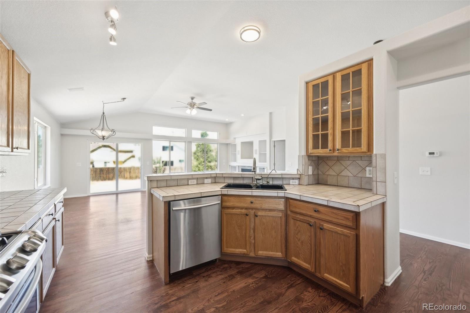 5879 Versailles Street, Aurora, CO 80015, 3 Bedrooms Bedrooms, ,3 BathroomsBathrooms,Residential,For Sale,Versailles,REC2857201