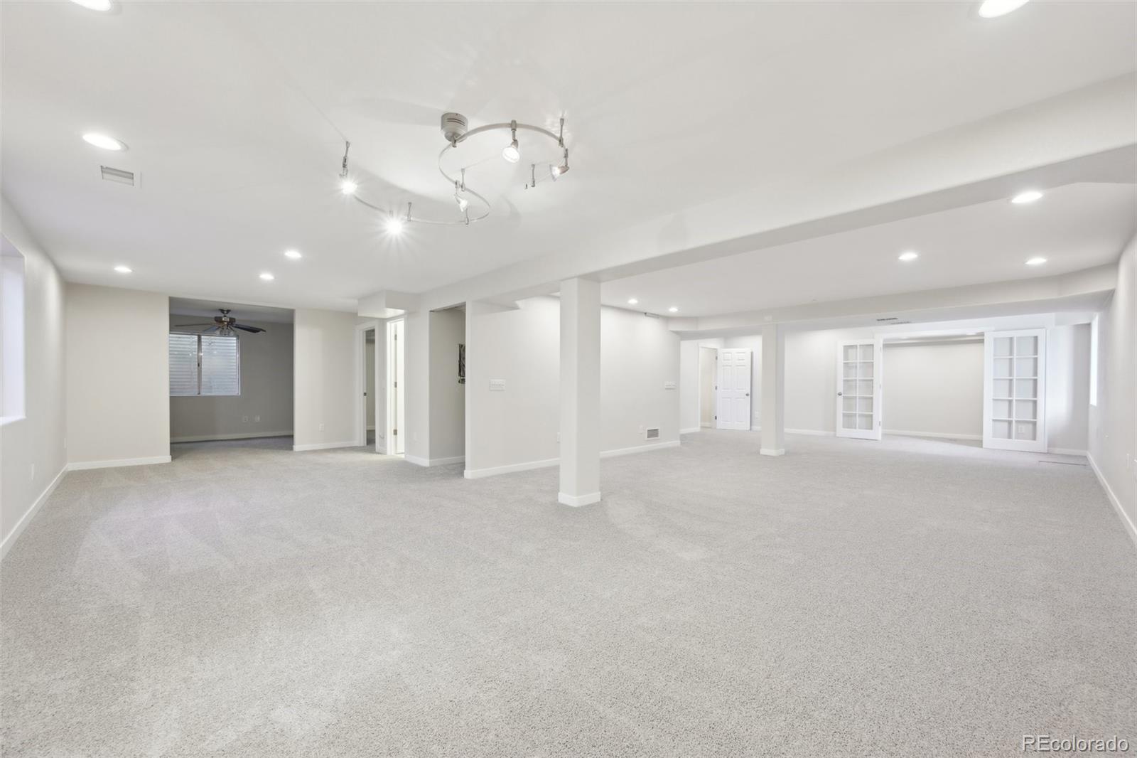 5879 Versailles Street, Aurora, CO 80015, 3 Bedrooms Bedrooms, ,3 BathroomsBathrooms,Residential,For Sale,Versailles,REC2857201