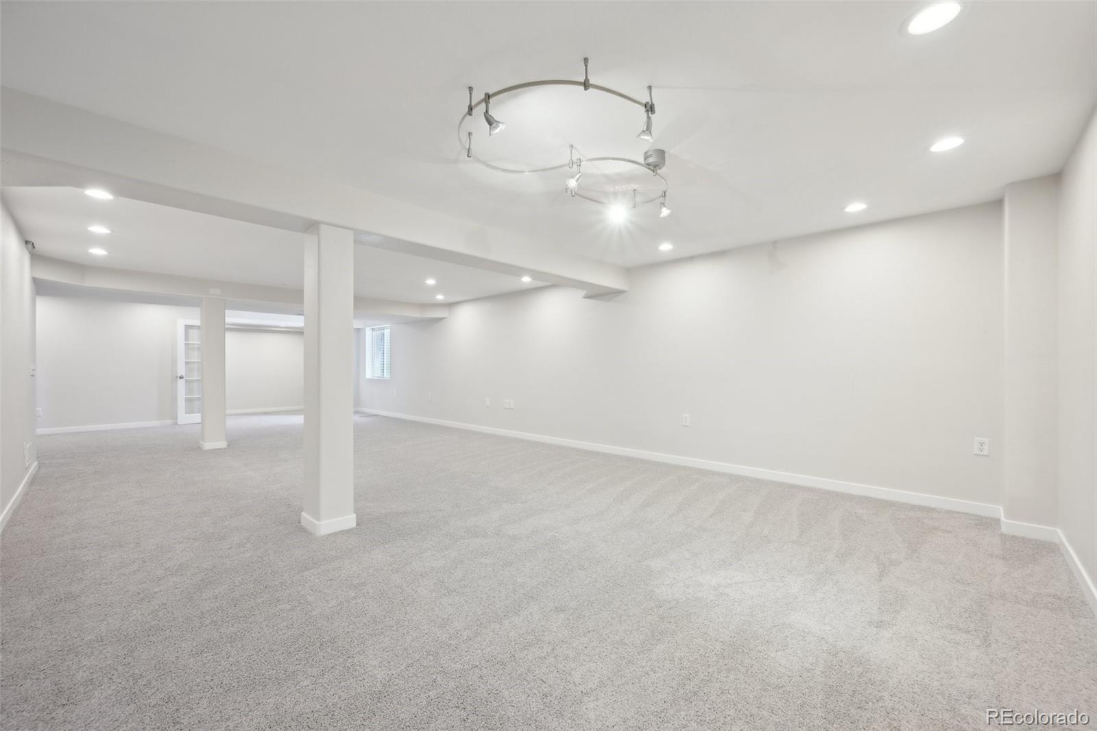 5879 Versailles Street, Aurora, CO 80015, 3 Bedrooms Bedrooms, ,3 BathroomsBathrooms,Residential,For Sale,Versailles,REC2857201