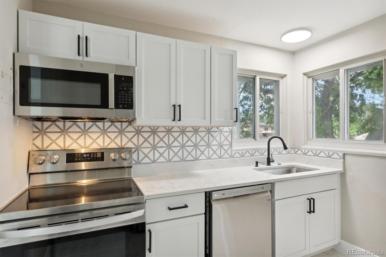 2249 Kingston Street, Aurora, CO 80010, 5 Bedrooms Bedrooms, ,2 BathroomsBathrooms,Residential,For Sale,Kingston,REC4036380