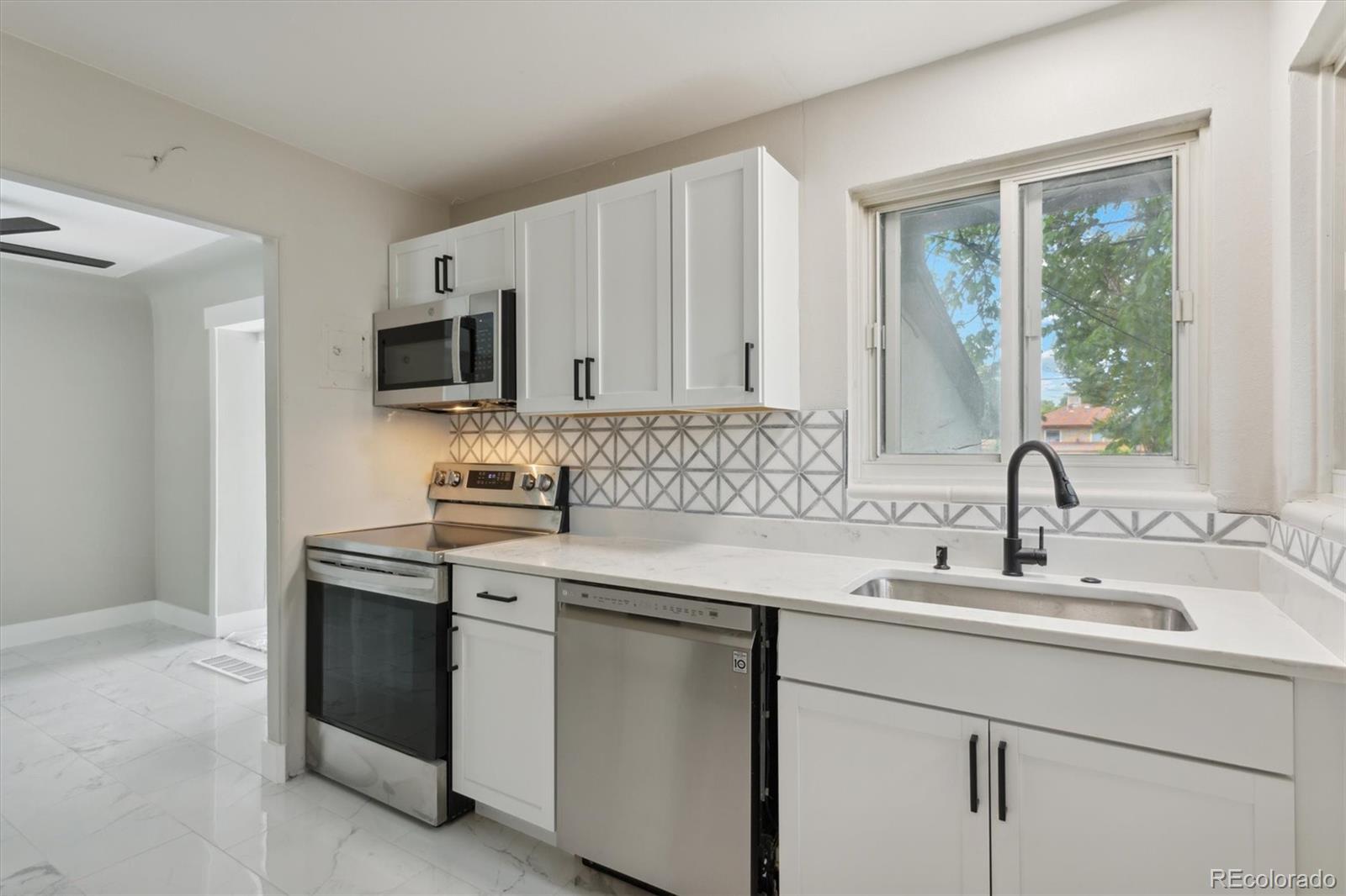 2249 Kingston Street, Aurora, CO 80010, 5 Bedrooms Bedrooms, ,2 BathroomsBathrooms,Residential,For Sale,Kingston,REC4036380