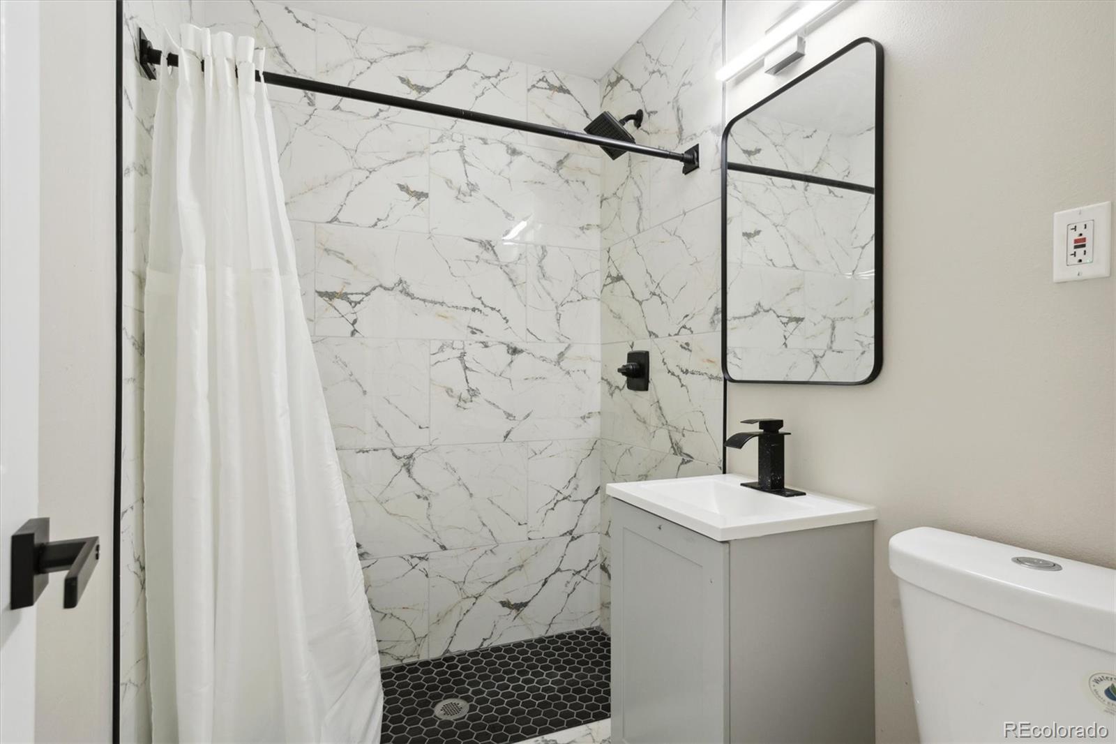 2249 Kingston Street, Aurora, CO 80010, 5 Bedrooms Bedrooms, ,2 BathroomsBathrooms,Residential,For Sale,Kingston,REC4036380