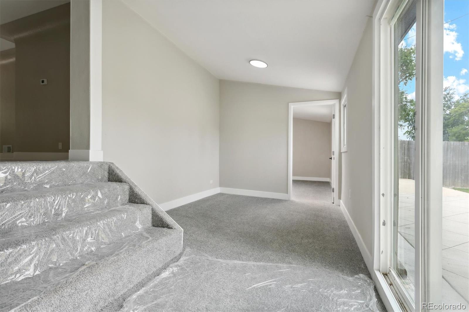 2249 Kingston Street, Aurora, CO 80010, 5 Bedrooms Bedrooms, ,2 BathroomsBathrooms,Residential,For Sale,Kingston,REC4036380