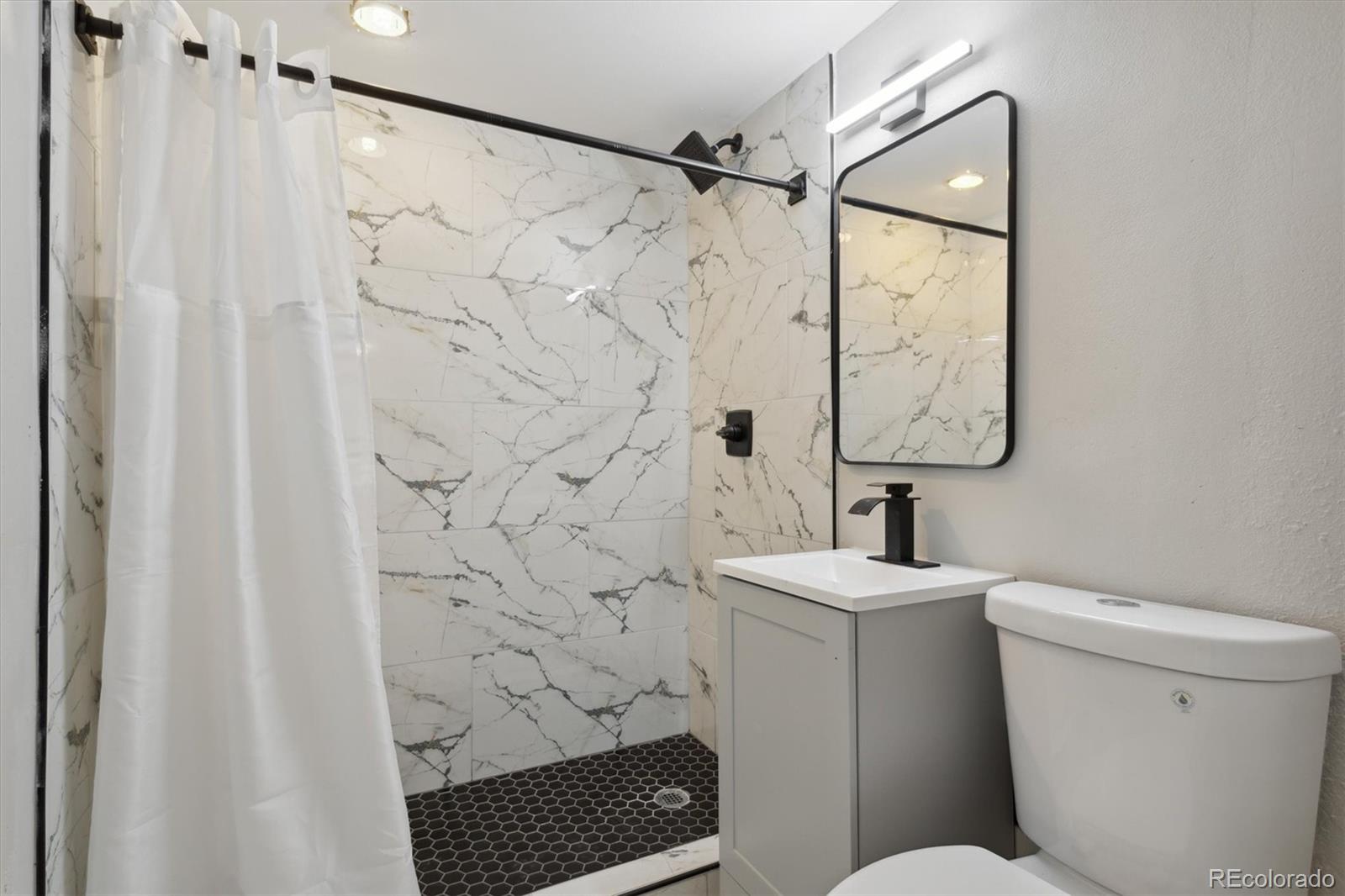 2249 Kingston Street, Aurora, CO 80010, 5 Bedrooms Bedrooms, ,2 BathroomsBathrooms,Residential,For Sale,Kingston,REC4036380