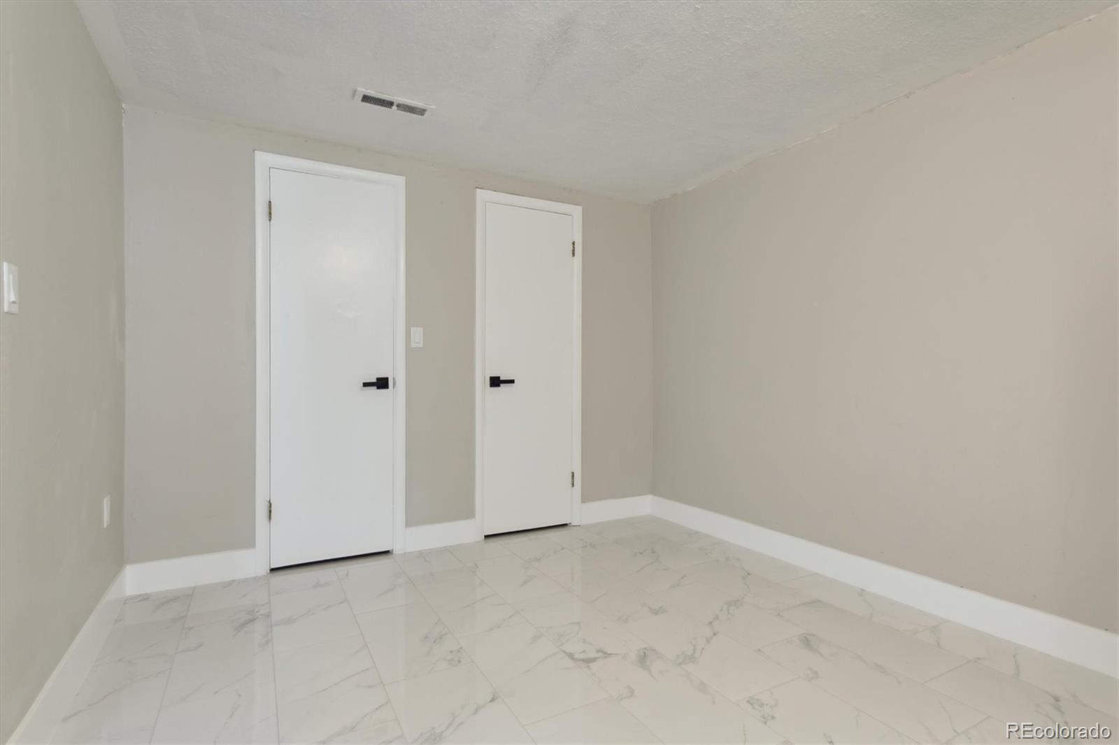 2249 Kingston Street, Aurora, CO 80010, 5 Bedrooms Bedrooms, ,2 BathroomsBathrooms,Residential,For Sale,Kingston,REC4036380