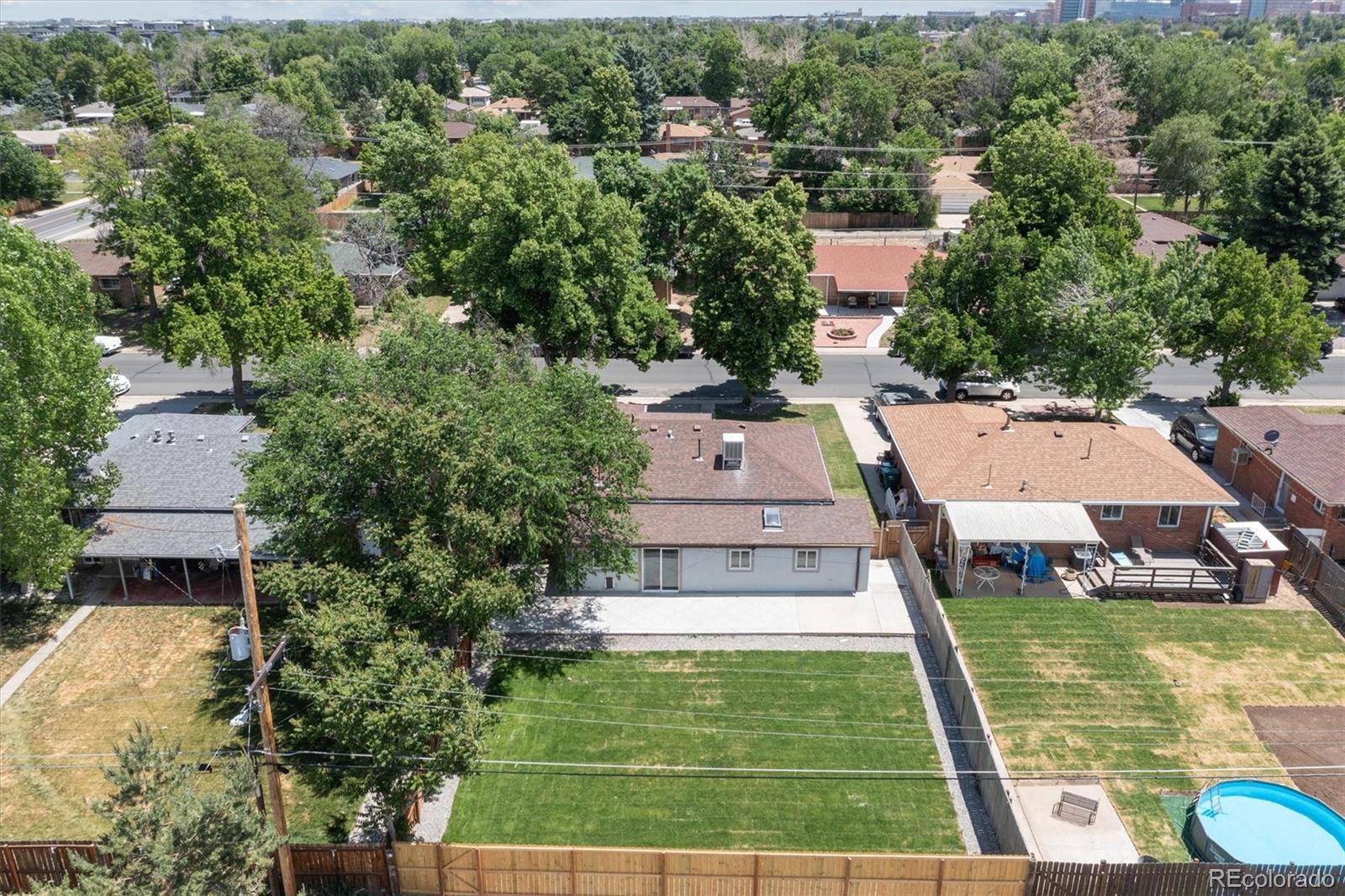 2249 Kingston Street, Aurora, CO 80010, 5 Bedrooms Bedrooms, ,2 BathroomsBathrooms,Residential,For Sale,Kingston,REC4036380