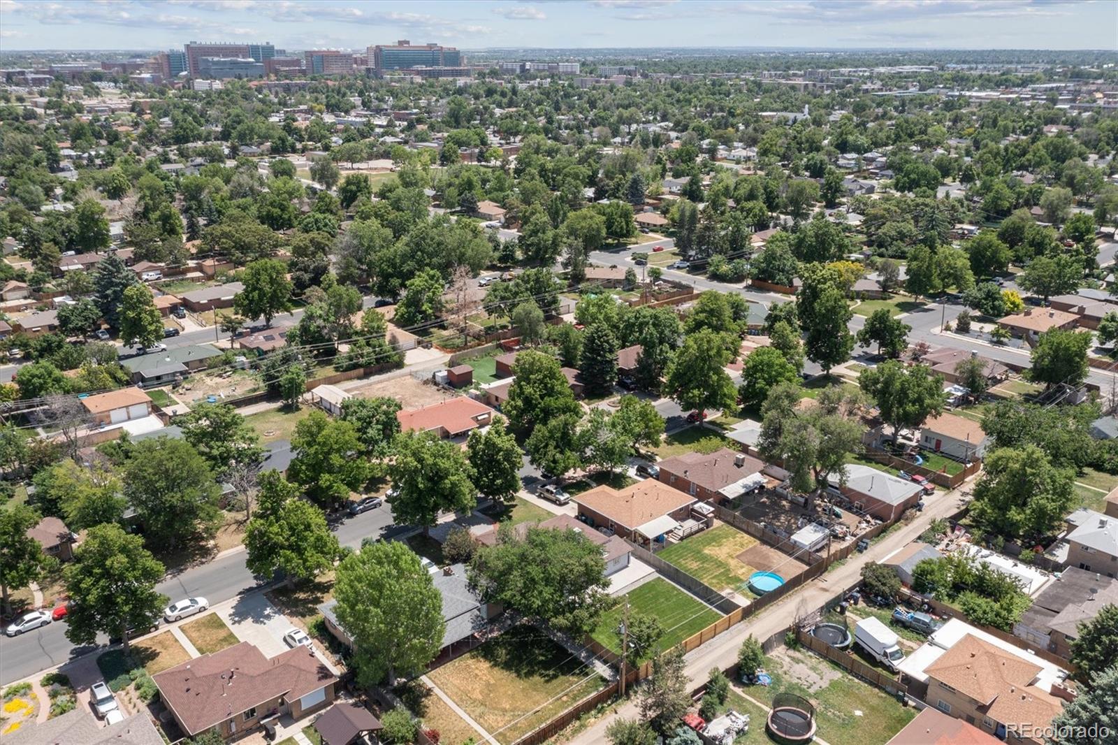 2249 Kingston Street, Aurora, CO 80010, 5 Bedrooms Bedrooms, ,2 BathroomsBathrooms,Residential,For Sale,Kingston,REC4036380