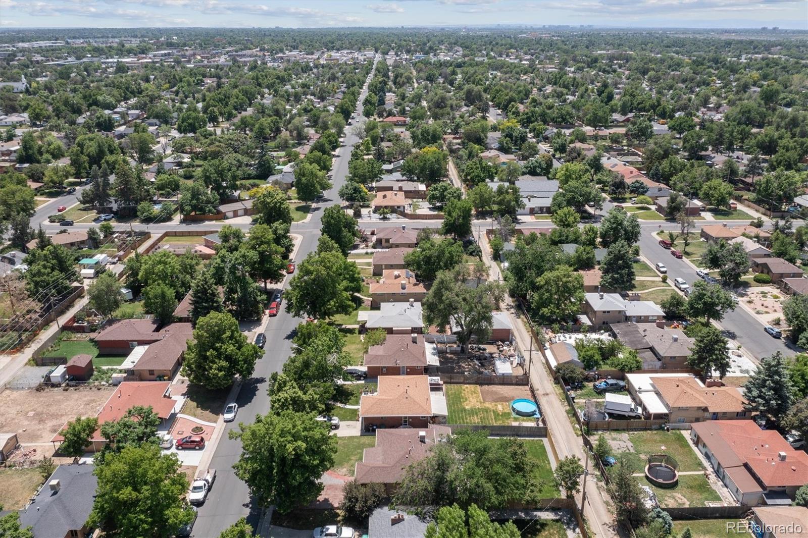 2249 Kingston Street, Aurora, CO 80010, 5 Bedrooms Bedrooms, ,2 BathroomsBathrooms,Residential,For Sale,Kingston,REC4036380