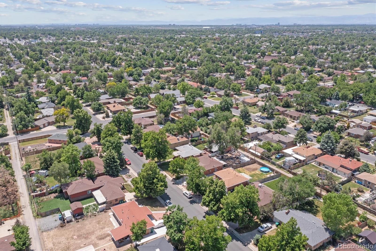 2249 Kingston Street, Aurora, CO 80010, 5 Bedrooms Bedrooms, ,2 BathroomsBathrooms,Residential,For Sale,Kingston,REC4036380