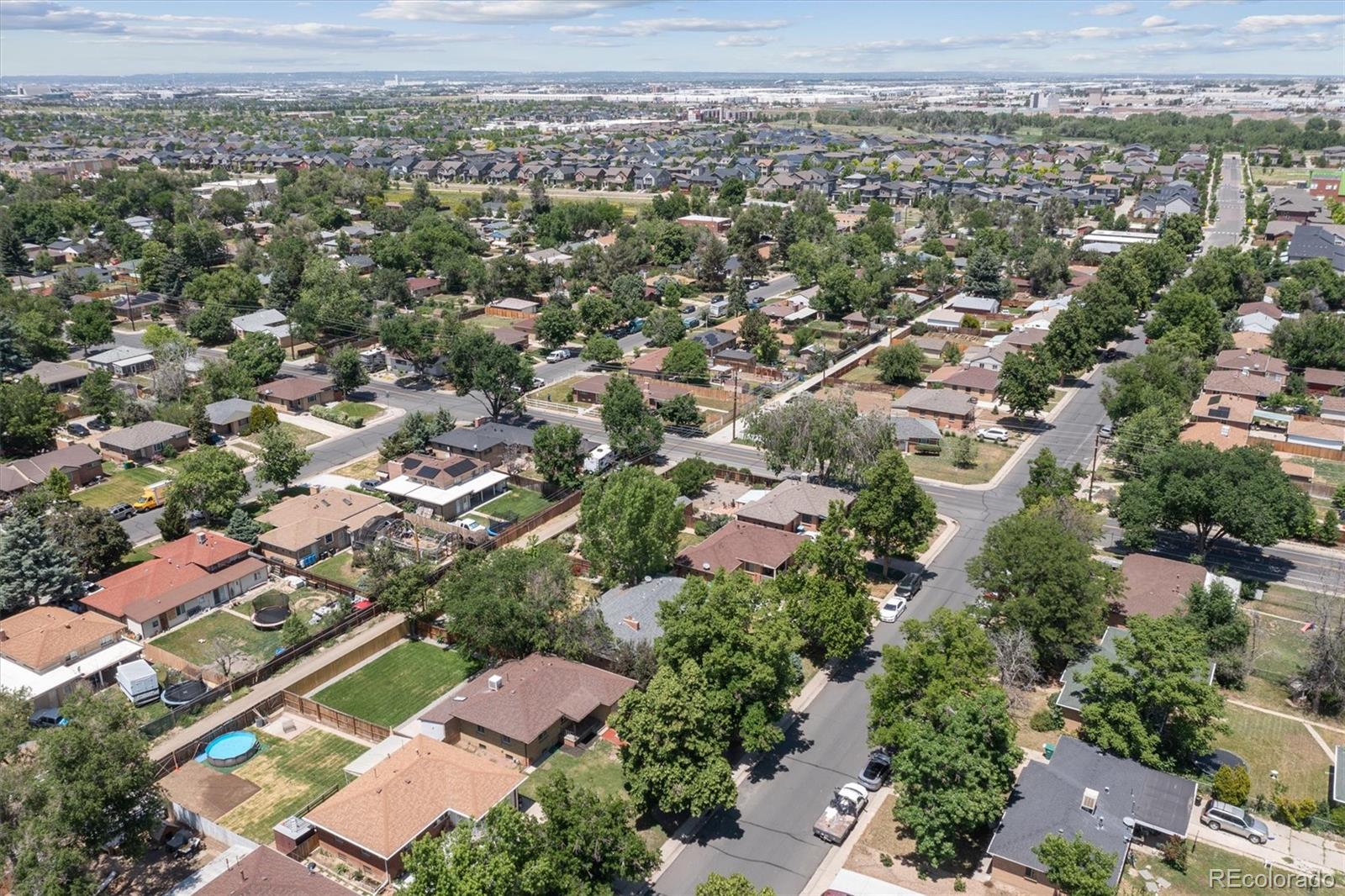 2249 Kingston Street, Aurora, CO 80010, 5 Bedrooms Bedrooms, ,2 BathroomsBathrooms,Residential,For Sale,Kingston,REC4036380