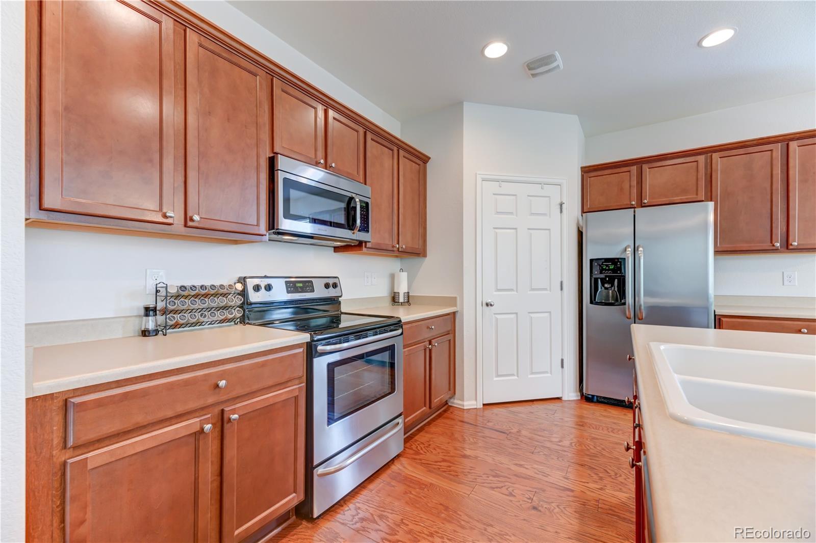 6434 Ensenada Court, Aurora, CO 80019, 3 Bedrooms Bedrooms, ,2 BathroomsBathrooms,Residential,For Sale,Ensenada,REC8206202