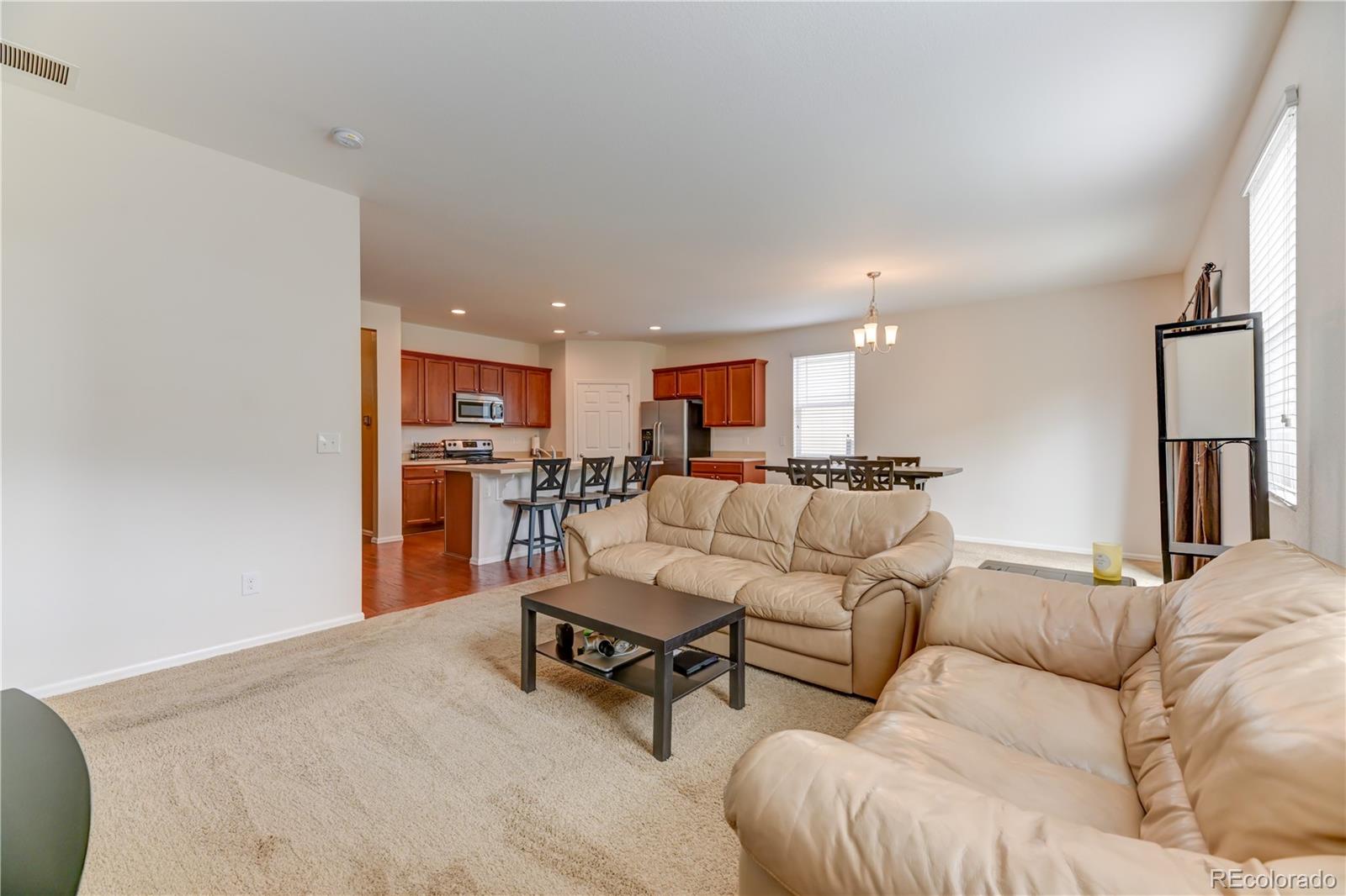 6434 Ensenada Court, Aurora, CO 80019, 3 Bedrooms Bedrooms, ,2 BathroomsBathrooms,Residential,For Sale,Ensenada,REC8206202