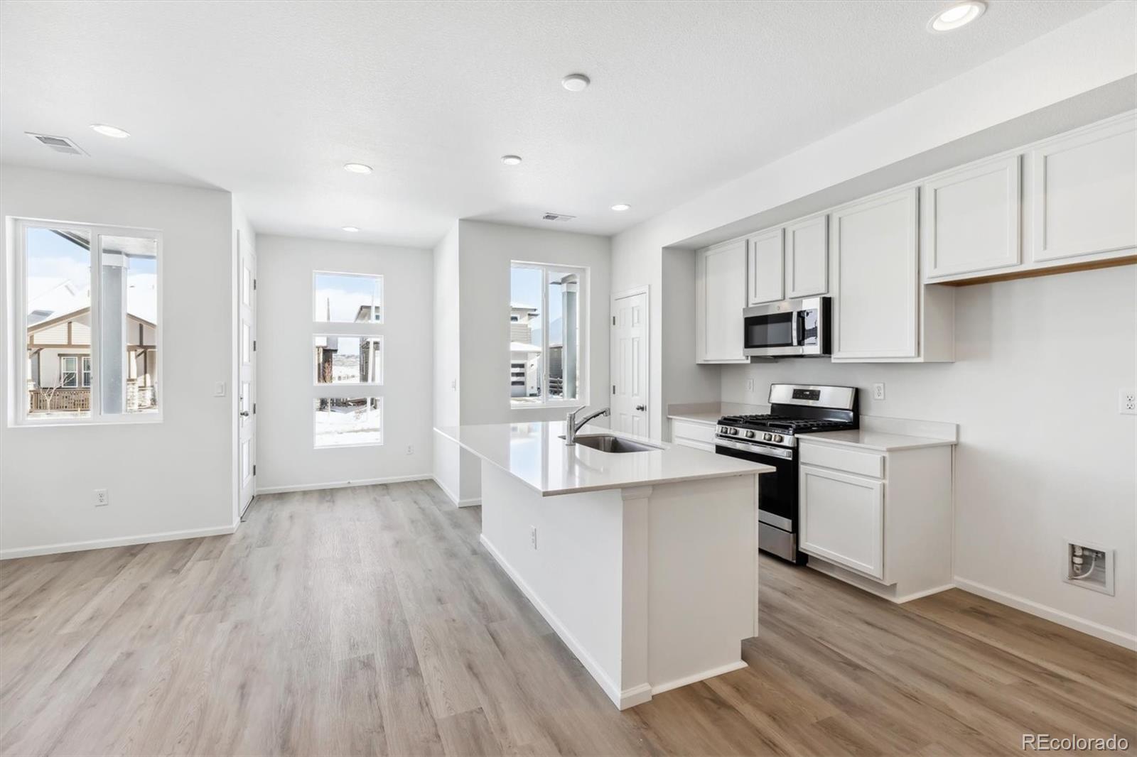 8827 Snake River Street, Littleton, CO 80125, 3 Bedrooms Bedrooms, ,3 BathroomsBathrooms,Residential,For Sale,Snake River,REC2458156