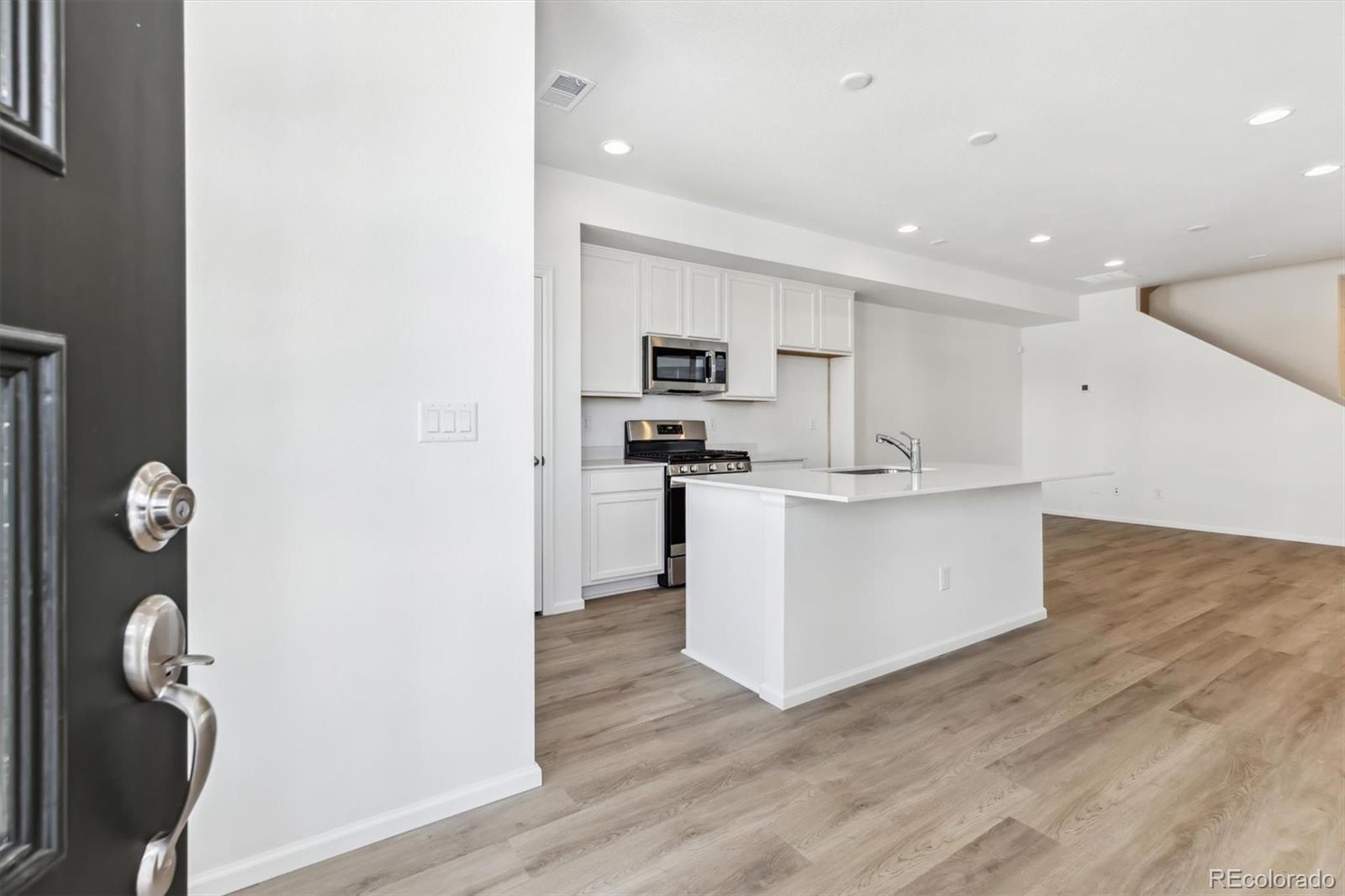 8827 Snake River Street, Littleton, CO 80125, 3 Bedrooms Bedrooms, ,3 BathroomsBathrooms,Residential,For Sale,Snake River,REC2458156