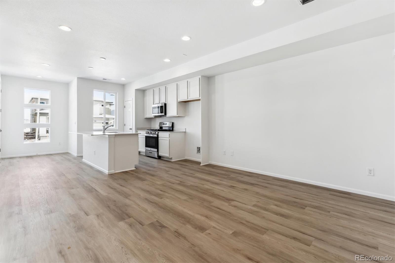 8827 Snake River Street, Littleton, CO 80125, 3 Bedrooms Bedrooms, ,3 BathroomsBathrooms,Residential,For Sale,Snake River,REC2458156