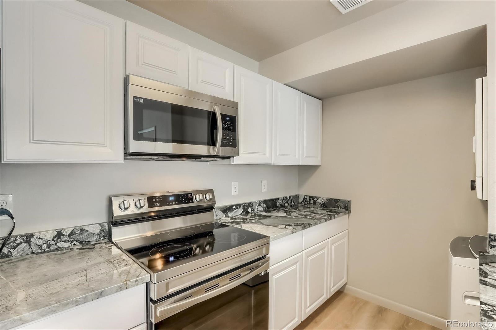 871 S Uravan Court, Aurora, CO 80017, 8 Bedrooms Bedrooms, ,4 BathroomsBathrooms,Income,For Sale,Uravan,REC4882467