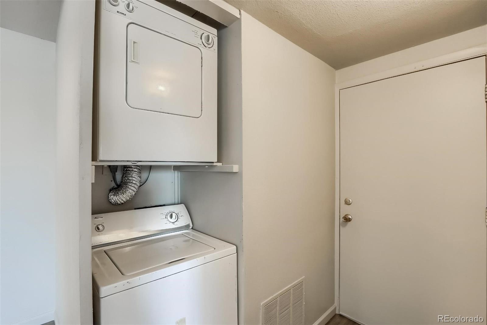 871 S Uravan Court, Aurora, CO 80017, 8 Bedrooms Bedrooms, ,4 BathroomsBathrooms,Income,For Sale,Uravan,REC4882467