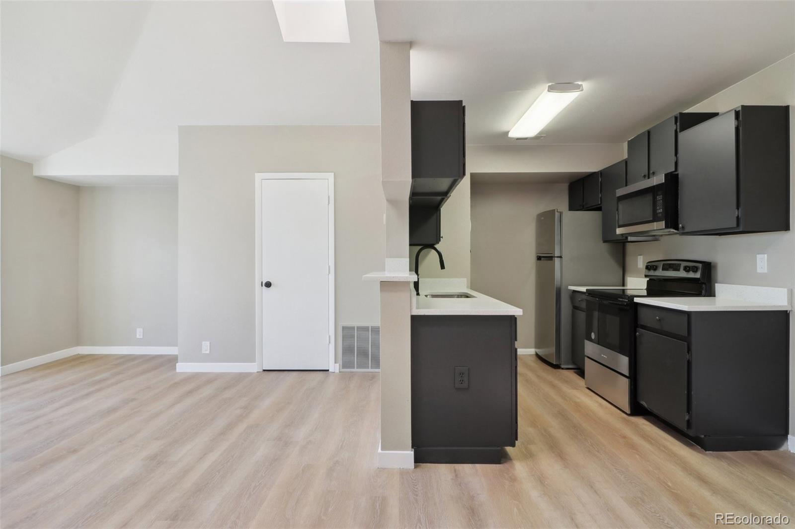 871 S Uravan Court, Aurora, CO 80017, 8 Bedrooms Bedrooms, ,4 BathroomsBathrooms,Income,For Sale,Uravan,REC4882467