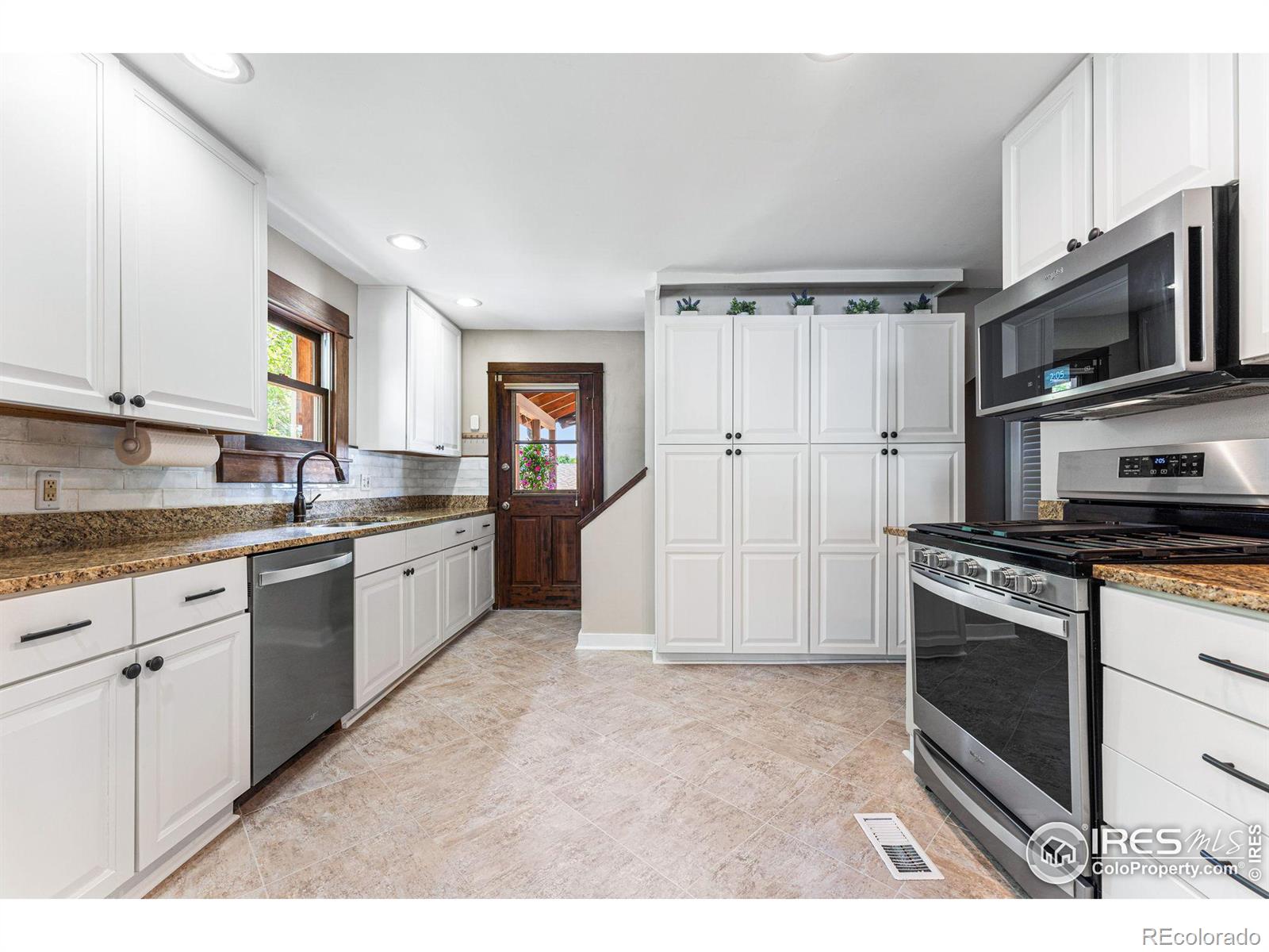 2189 Grant Street, Denver, CO 80210, 4 Bedrooms Bedrooms, ,2 BathroomsBathrooms,Residential,For Sale,Grant,RECIR1013790