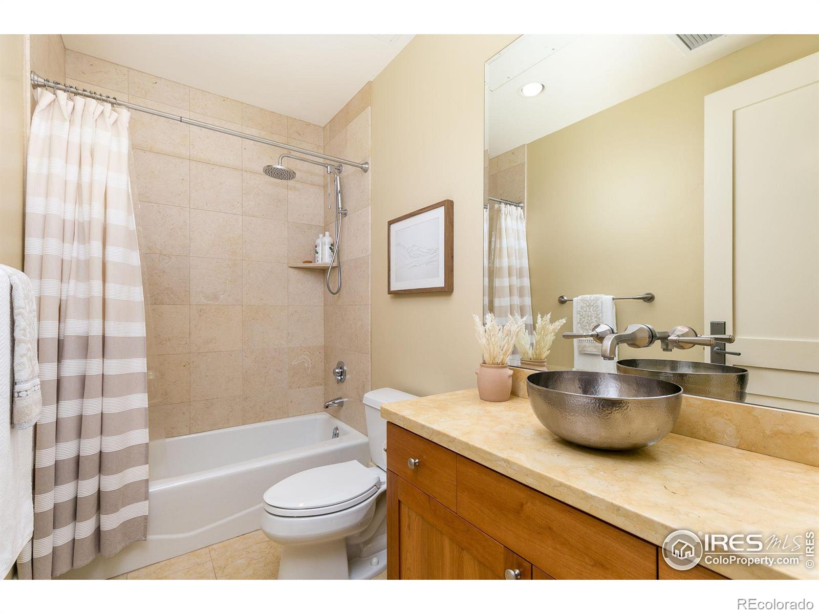1301 Canyon Boulevard #207, Boulder, CO 80302, 2 Bedrooms Bedrooms, ,2 BathroomsBathrooms,Residential,For Sale,Canyon,RECIR1013892