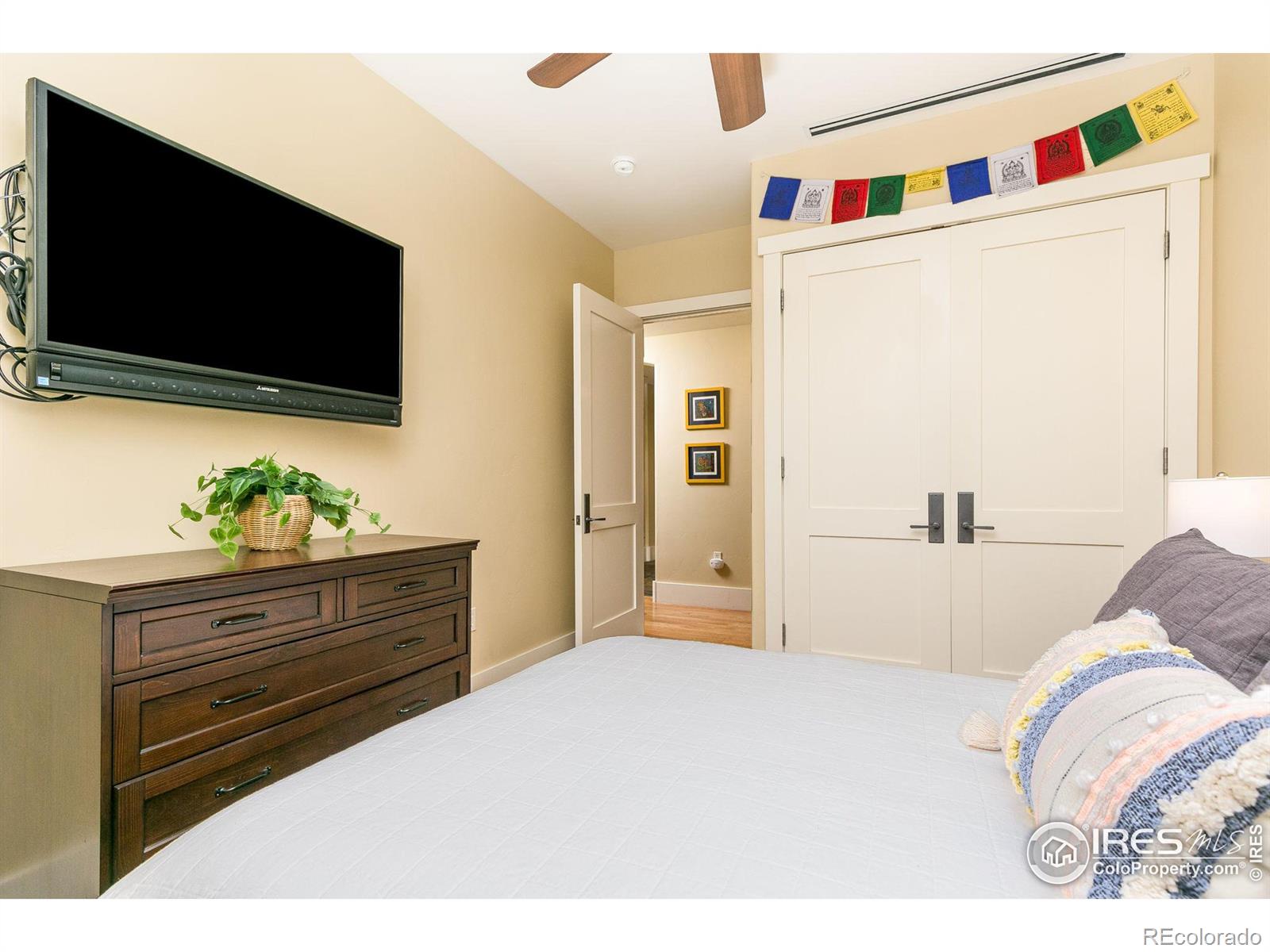 1301 Canyon Boulevard #207, Boulder, CO 80302, 2 Bedrooms Bedrooms, ,2 BathroomsBathrooms,Residential,For Sale,Canyon,RECIR1013892