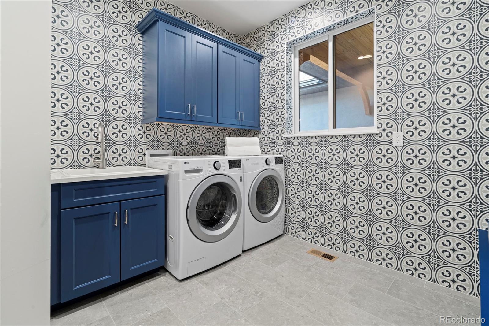 2164 Avenida Del Sol, Castle Rock, CO 80104, 4 Bedrooms Bedrooms, ,5 BathroomsBathrooms,Residential,For Sale,Avenida Del Sol,REC9507562