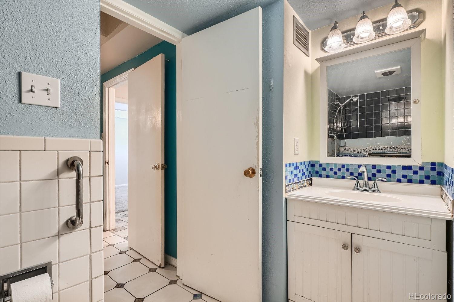 1175 Vine Street #207, Denver, CO 80206, 2 Bedrooms Bedrooms, ,2 BathroomsBathrooms,Residential,For Sale,Parkville Condos,Vine,REC5005741