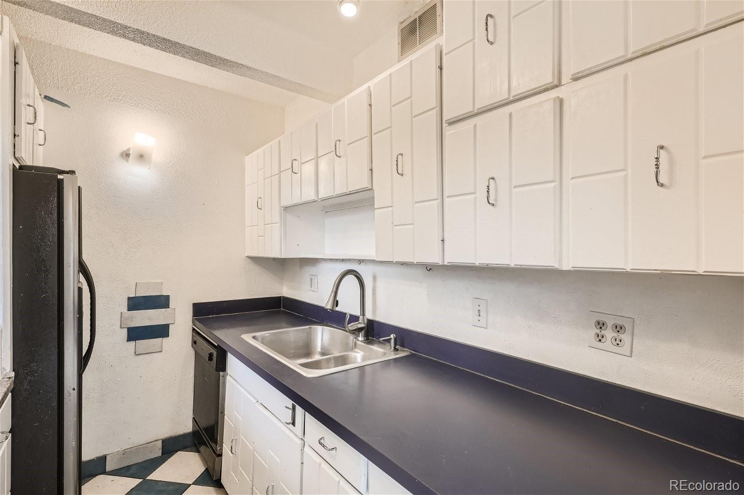 1175 Vine Street #207, Denver, CO 80206, 2 Bedrooms Bedrooms, ,2 BathroomsBathrooms,Residential,For Sale,Parkville Condos,Vine,REC5005741